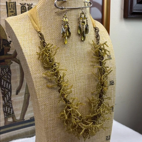 Gold Beaded Jewelry Set - Picture 5 of 6